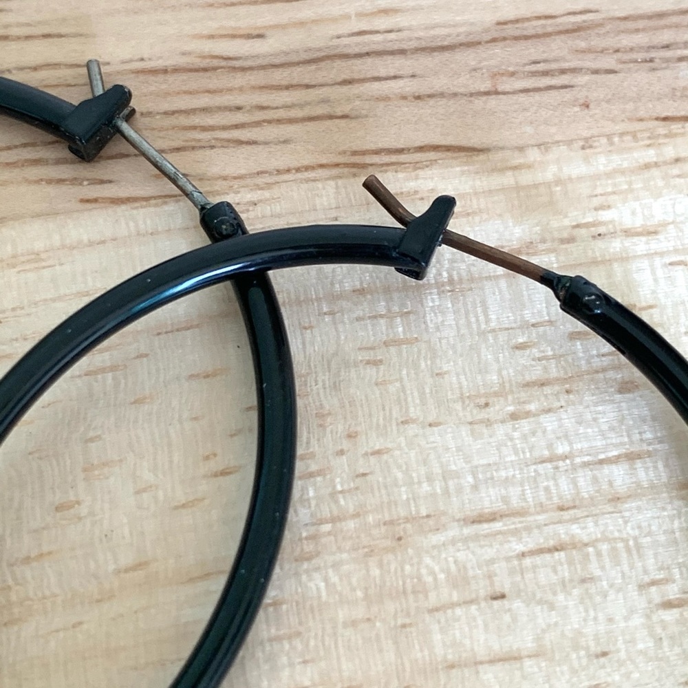 ✨SOLD✨Black Hoop Earrings - Picture 3 of 6
